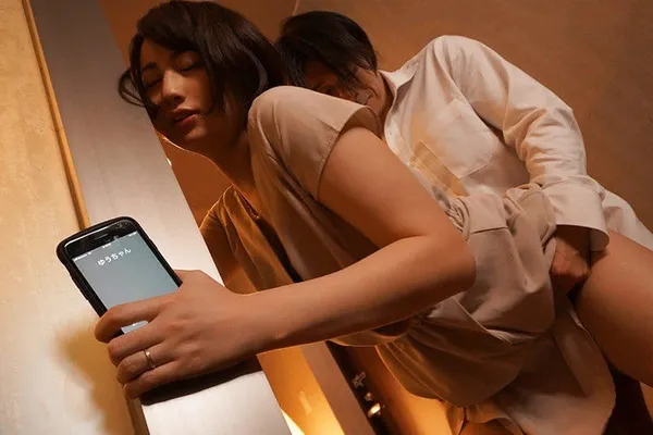 sex pvkl Vợ đi họp lớp rồi làm tình với nyc mặc cho chồng ở nhà chờ